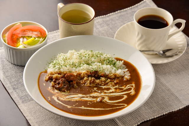 矯正中　着色　カレー　コーヒー